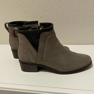 Vionic booties